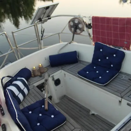 Sailboat Accommodation On A Boat In Sysmae Harbour Botel *